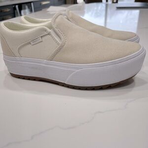 Women’s Vans size 8 
Platform stackform slip-on
